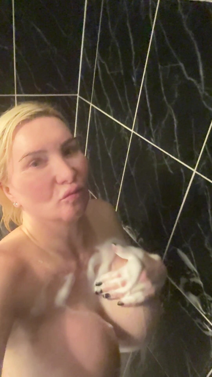 Sophie James: Xà phòng lên bộ ngực khổng lồ 34jj nhìn vào cơ...