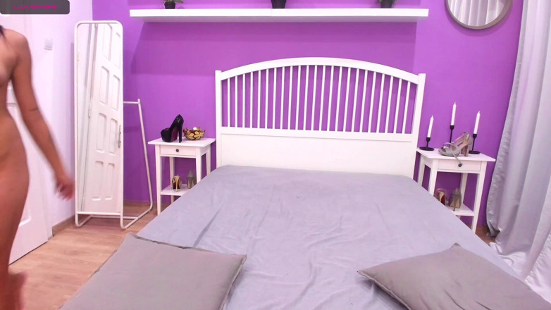 Number Two Studio: Mia se excită pentru fanii ei