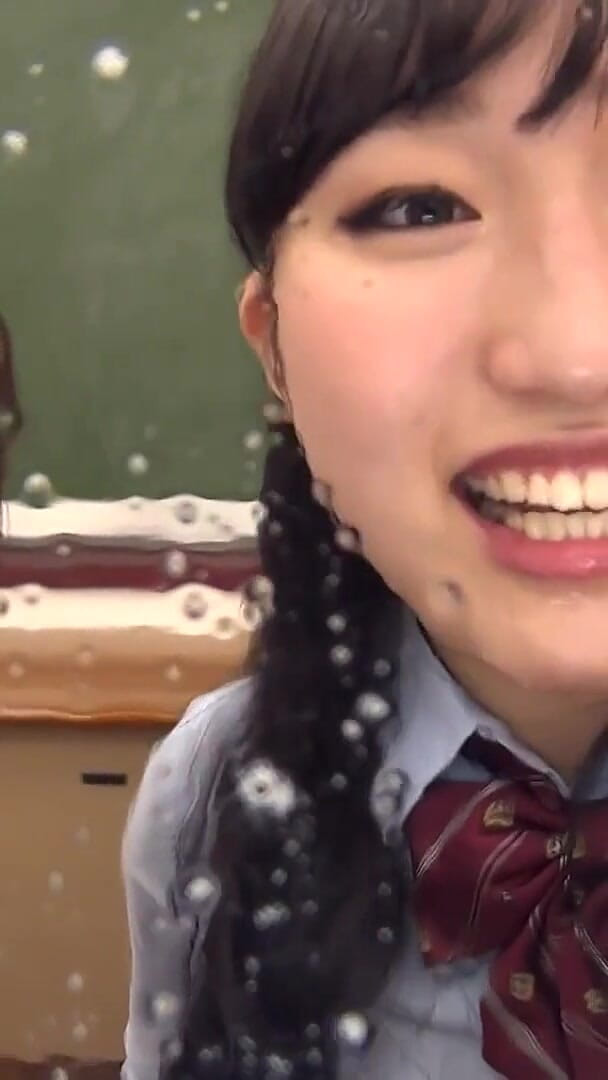 Japan Fetish Fusion: Două fete japoneze, Mio Shinozaki și Himari Ogawa, te scuipă și își suflă...