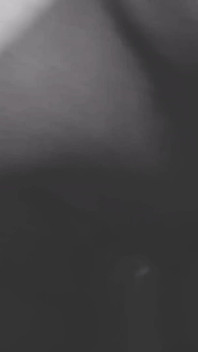 继嫂打电话和乱搞在浴室偷偷观看的弟弟xxx浴室性爱