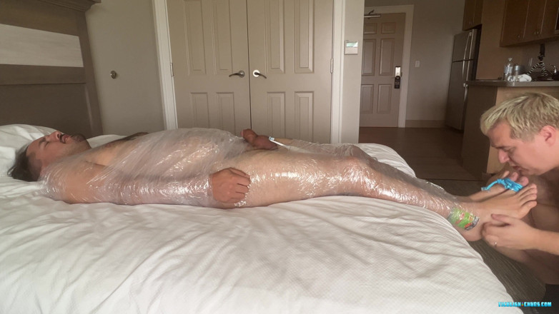 Ticklish Chubs: Zlechtlý princ mumifikovaný
