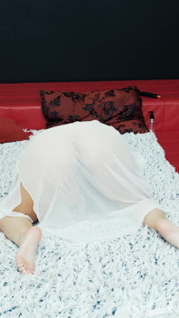 Lady lyne sheer si cewek sange dengan besar alami lagi asik masturbasi memeknya pakai vibrator