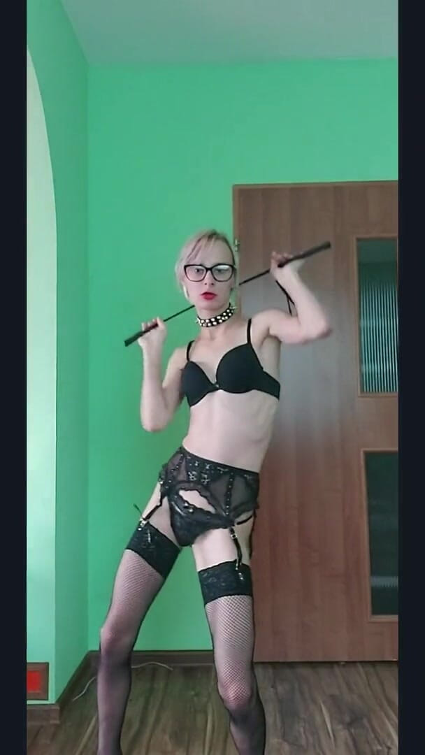 Wet Pussy Fuck: On sekiz yaşındaki striptizci striptiz dansı seks dansı