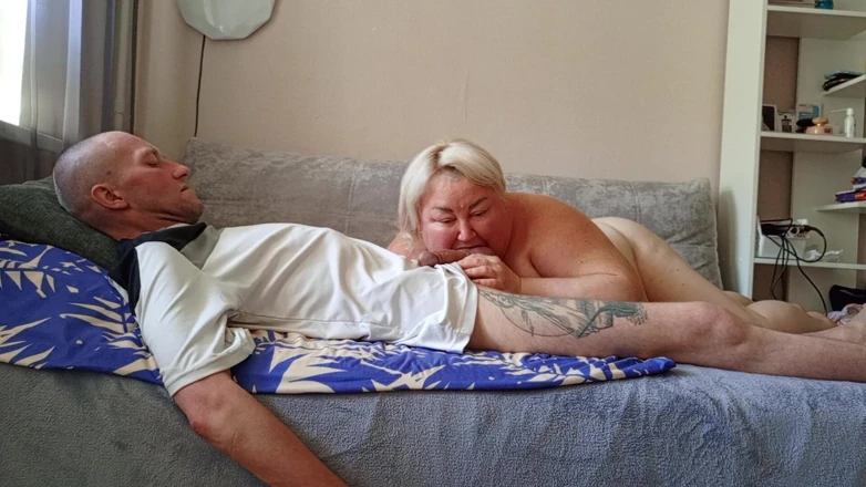 Zona901: I Came to My Masturbating Stepmom to Give Me a...