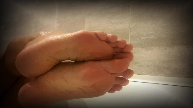 Mary Di: Guardami radermi le gambe nella vasca - edizione MILF