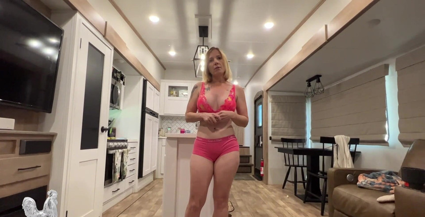 Jane Cane: 내 새엄마를 협박해 포르노에 빠져들게 해줘