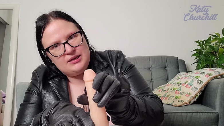 Katy Churchill: レザーグローブとレザージャケットのハンドジョブ