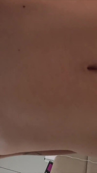 Sedução gótica: O passeio perfeito da modelo loira tatuada e perfurada