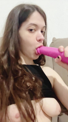 Dolls Cult: Líbí se ti moje nové dildo??