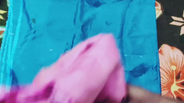 Satin And Silky: Атласний шовк мастурбує порно - сперма на сарі - атласний шовковистий рожевий костюм треться об голову члена (87)