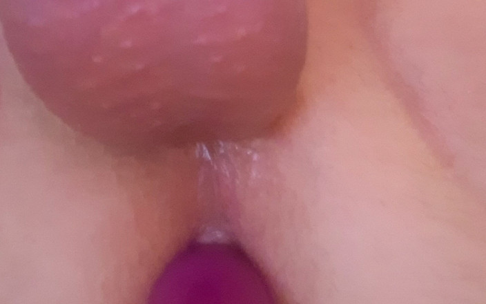 Pellefnatt: Kawan saya berbohong di sofa dan menyentak zakar kecilnya sehingga...