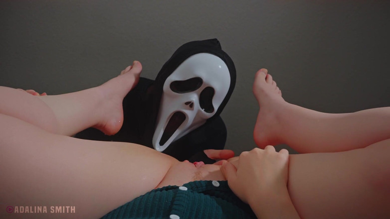 Adalina Smith: Bắn nước trên khuôn mặt của ghost và để anh ta...