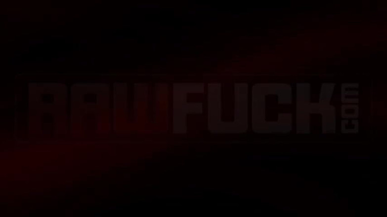 Raw Fuck: Uomini militari si spogliano nella natura