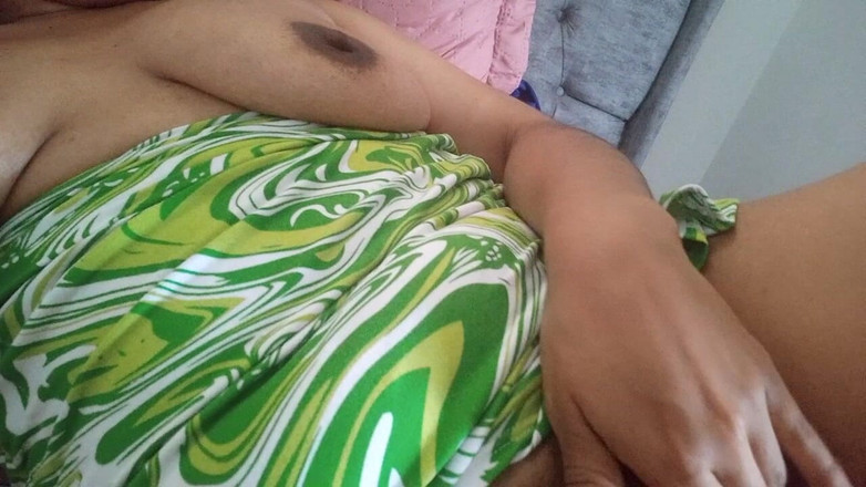 PATY PATY: Moje nevlastní sestra svádí svými sexy šaty a jak lahodně vypadají...