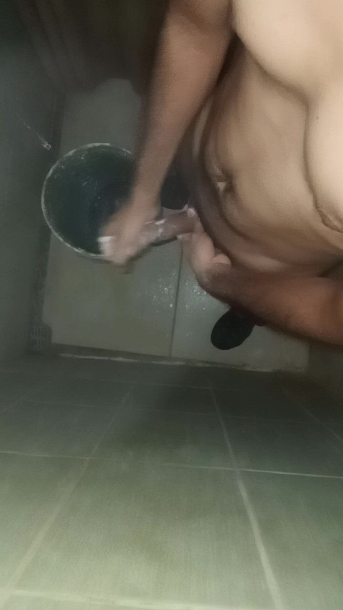 Cute boy jerks off: Chico Delgado Toma Su Ducha Para Masturbarse