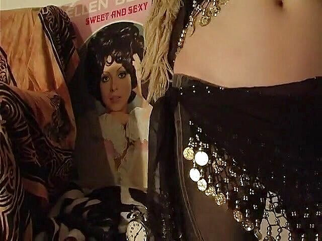 Radical Solo: Une chatte amateur se fait baiser par un gros gode