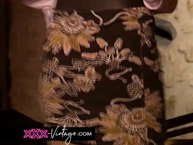 XXX-Vintage: sunahre baalon vaali beb ke saath enal sabmishan