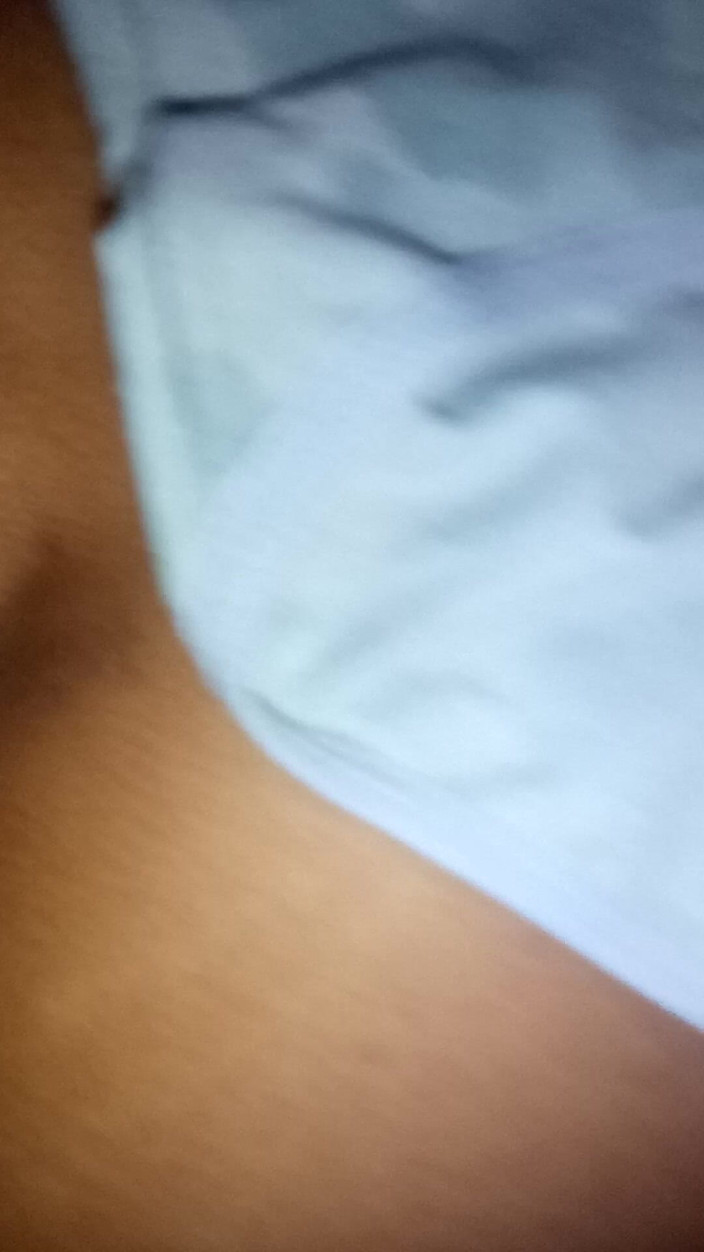 madusanka115: Ma copine écarte son dos et m’a laissé la baiser