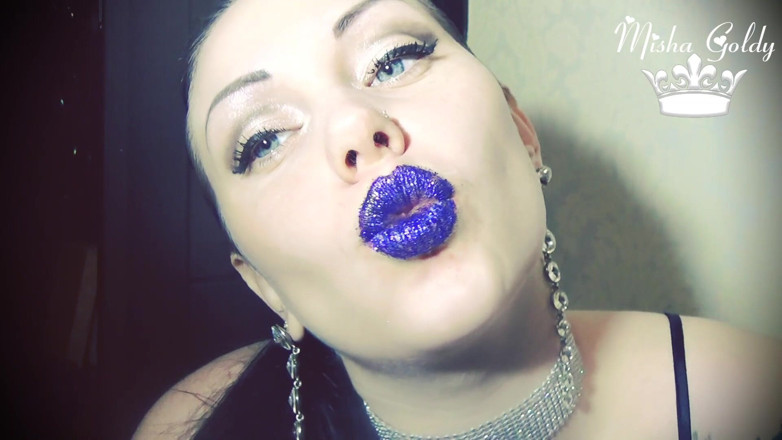 Goddess Misha Goldy: Efektowne niebieskie błyszczące usta