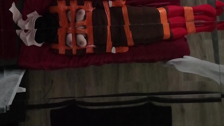 Elena917: Parte 3 - bondage nastro, layering in calze, capezzoli BDSM, orgasmi
