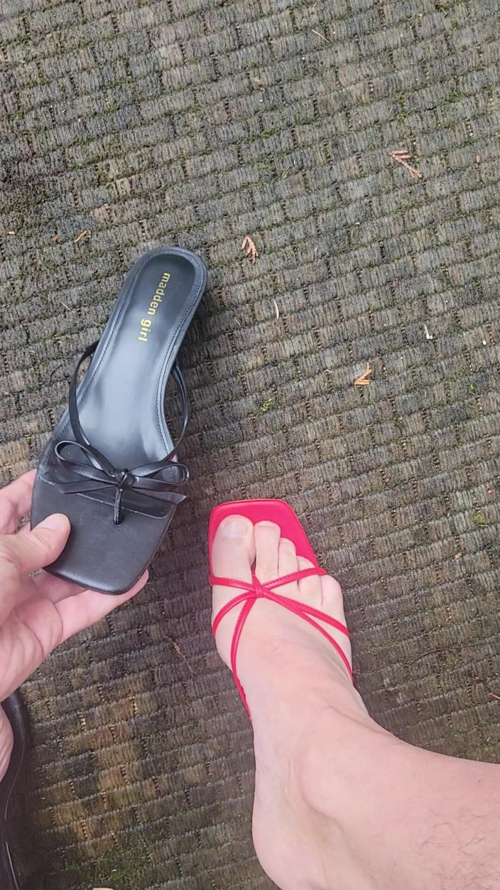 Feet Lover: Yine topuklu ayakkabılarla boşalıyor!