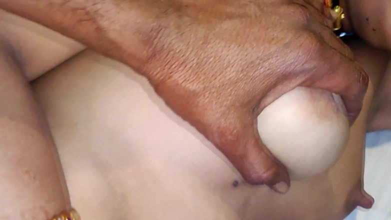StreetPalyBoy: Hindi Neha per la prima volta nella figa del vibratore...