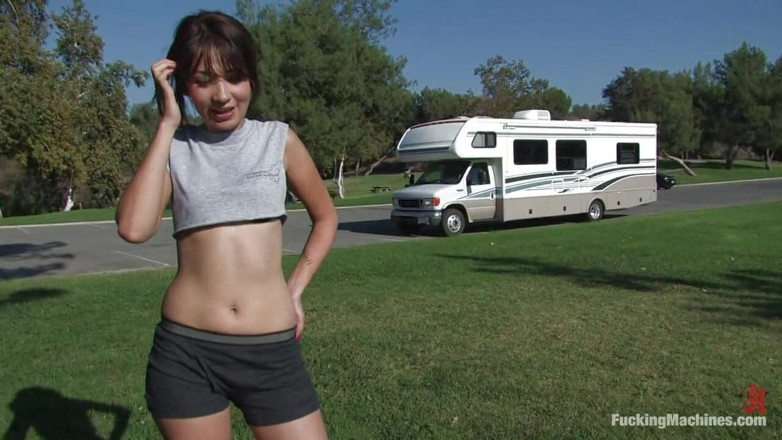 Fucking Machines by Kink: Amatuer Hottie, Coco Sammet, Är Shag stopp nummer 1 på Rv Roadtrip
