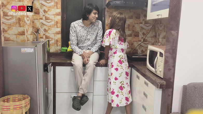 hunter Asia: 甜蜜的要求，厨房里的热辣奖励亲吻，在沙发上做爱