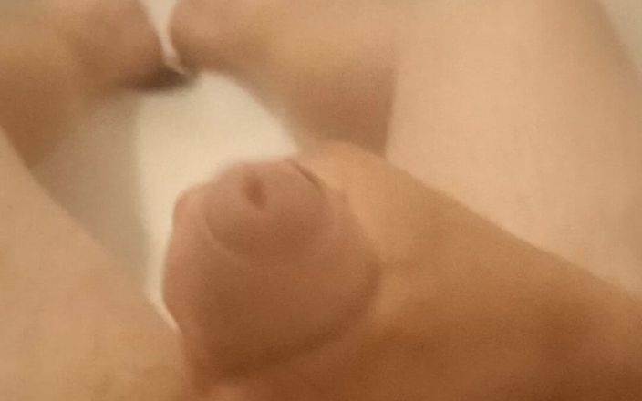 Ronie: Masturbare sexy în baia mea