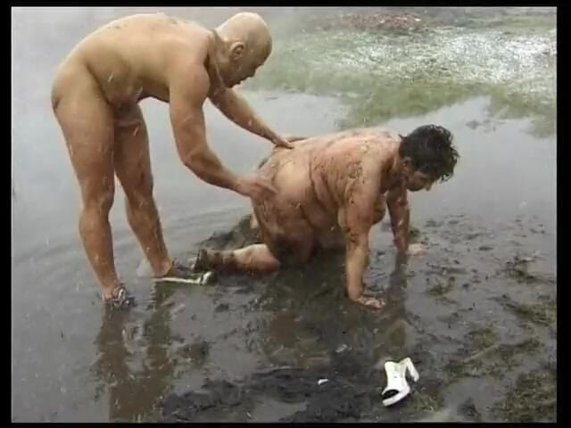 Vintage Fetish: Chubby milf bends over the mud as she gets fucked...