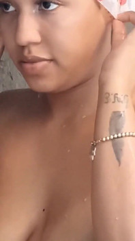 My Neighbor in the Patio Taking a Bath Has Incredible Tits with a Rich Ass This Brunette Is a Goddess She Is Located in Canada I