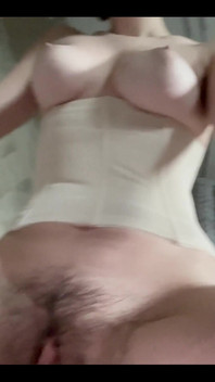 Aku harap wajahmu ada di antara toketku saat aku goyangin di atasmu sampai kami berdua muncrat