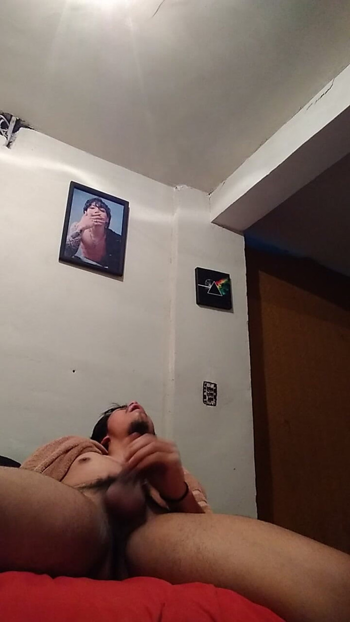 AlexAlejandro13: Mettiti a letto con me mi sento come fare un...