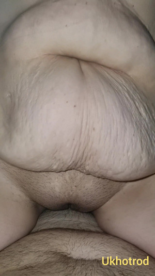 UK Hotrod: Ehefrau mit dicken titten reitet mich, bis ich ihre muschi...