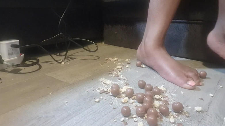 Simp to my ebony feet: 粉碎的虐待者
