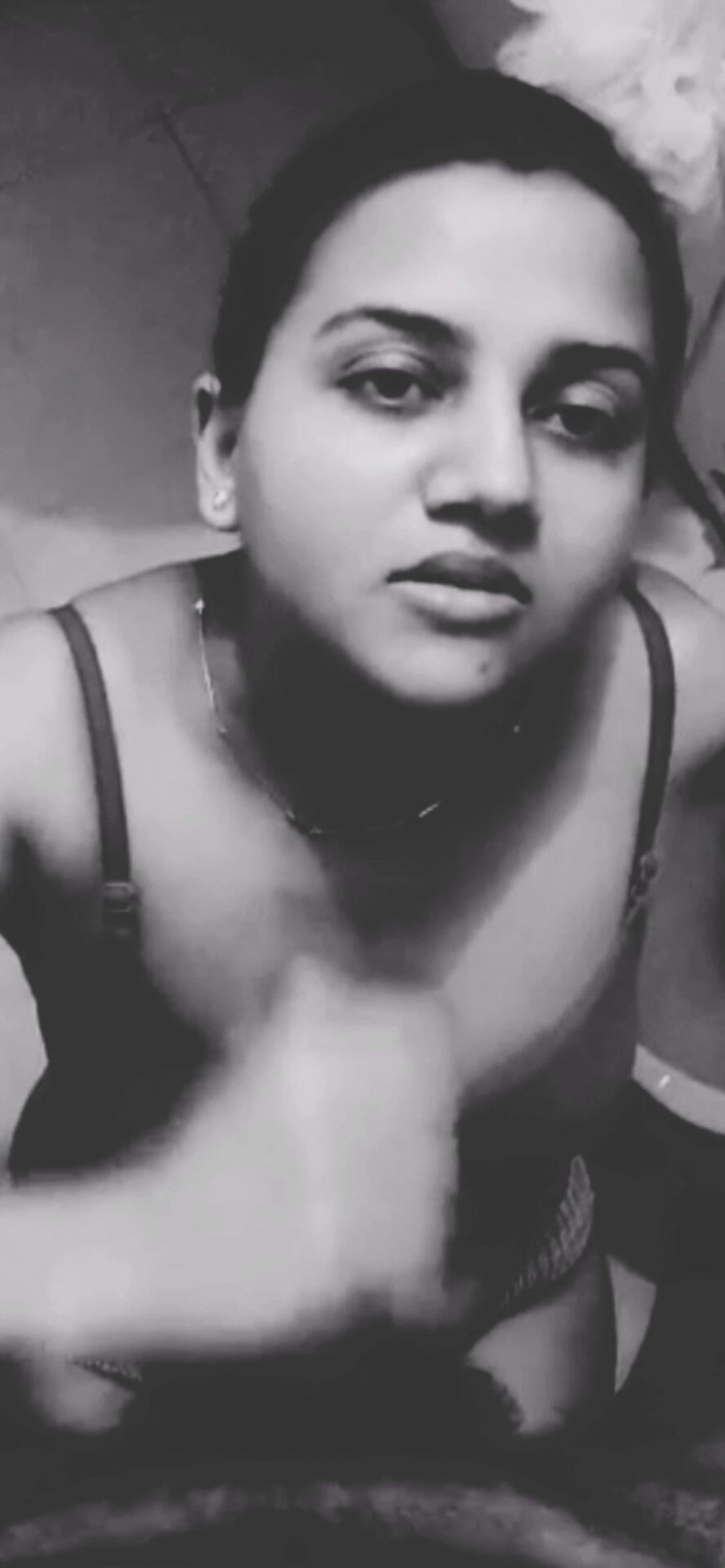 Sanayababhi: Shii, jangan keluar di wajahku, di kamar mandi teman