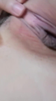 작은 촛불로 항상 발정나고 존나 쪼이는 보지를 기쁘게해