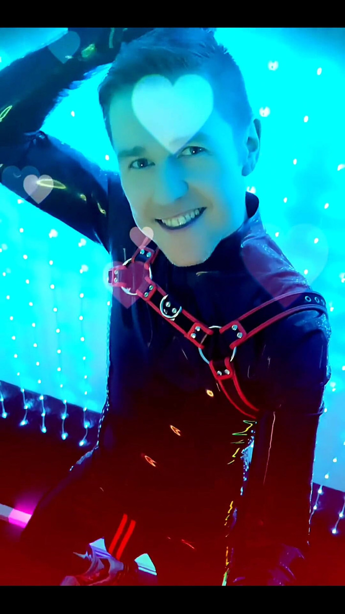 Roman Heart: Vide Clip para mi nuevo reelLatexRubberBlackstyle