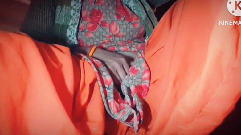 TricolorMusic3: Ношение побега, она мастурбирует сверху съемки, никто не в состоянии мастурбировать обнаженной из-за этого.