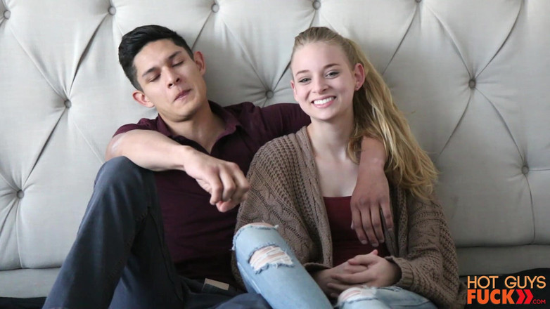 Hot Guys Fuck: Amigas de mucho tiempo Davis Black y Sarah Sunday finalmente