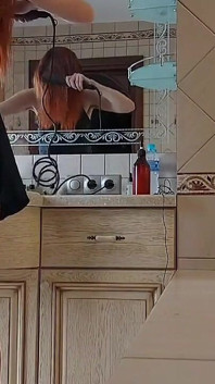 Vibratorul este înecat în jungla ei. vibratorul își știe treaba, ea vine la nesfârșit. Ginnagg