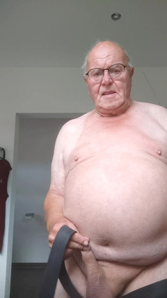 Karlchengeil: Pissing, Belting and Rough Cock Playing