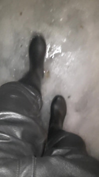 Rubberboots and Leatherpants on Ice