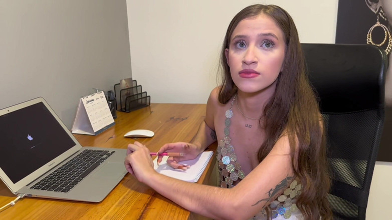 Valentino Roca TV: My Secretary Sofi Don’t Want to Be Fired and Exchange...