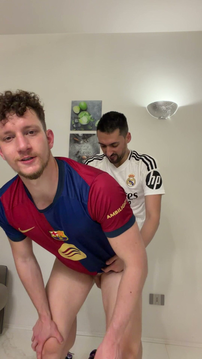 Liam Harding: हॉट सौतेले पापा बड़ी गांड वाले स्पोर्ट डूड को चोदते हैं