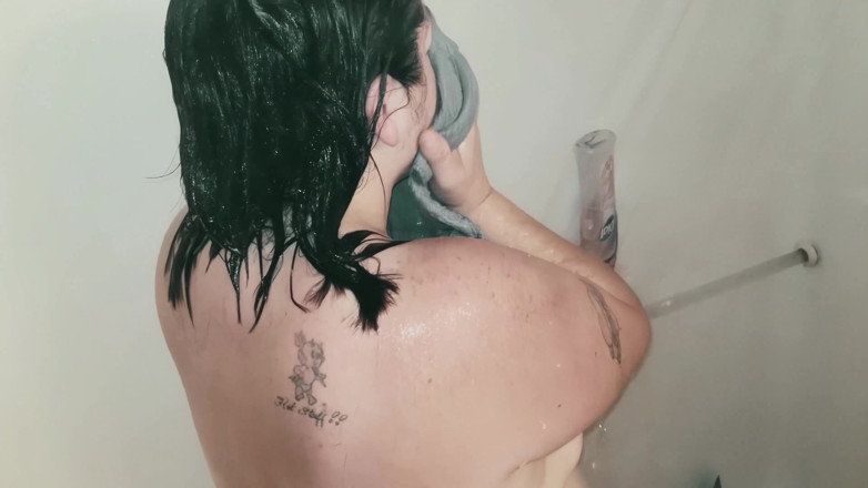 SexyNEBBW: Duscht und wird dann mit einer gesichtsbesamung schmutzig - remaster