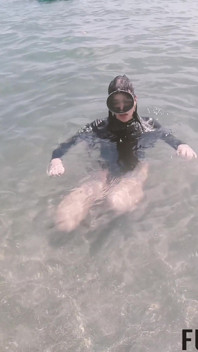 Laut Karibia menerima dewi bernafas dengan topeng diving glass