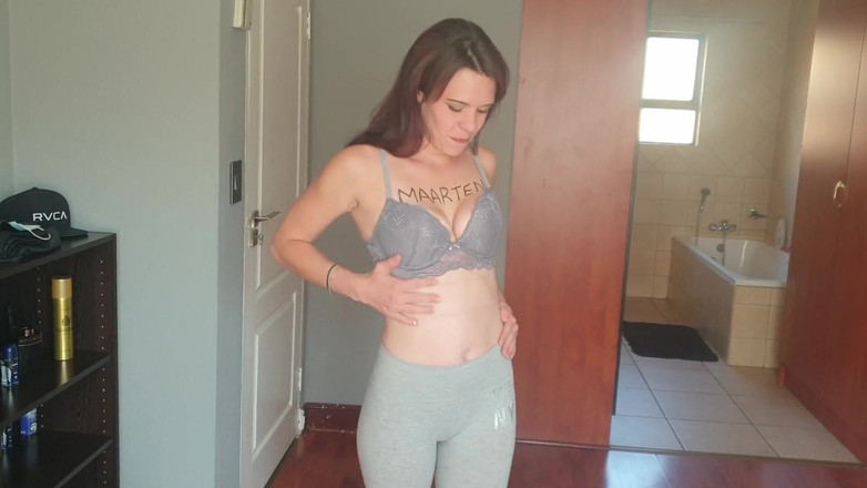 petite-mia: Je joue avec ma chatte pour un gode fan et...