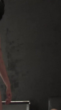 İri güzel kadın ve iki seksi hatun sikiliyor ve boşalıyor