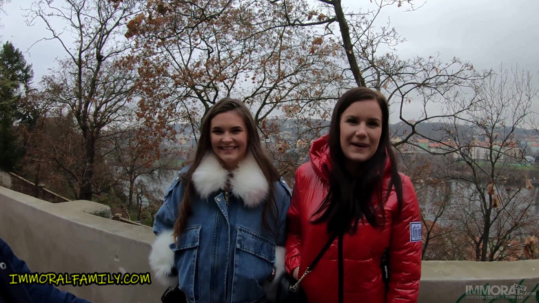 Immoral Family: Taylee Wood și Zara Lick sex în trei cu cur perfect face...